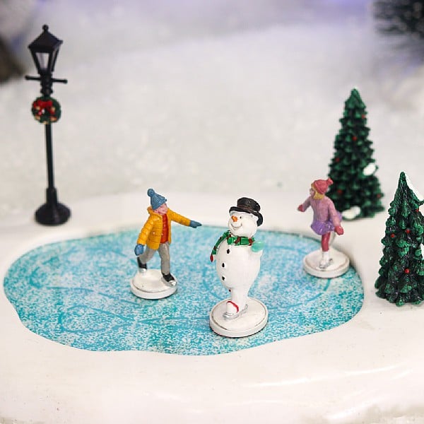  Lemax Frosty Goes Ice Skating