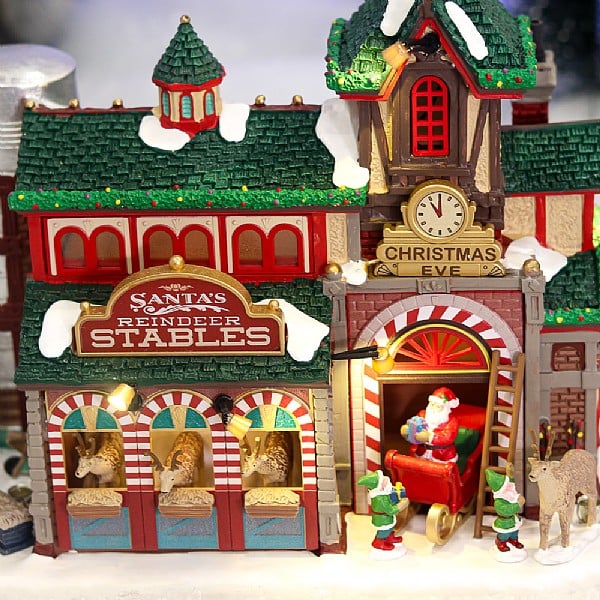  Lemax Santa's Reindeer Stables (4.5V)